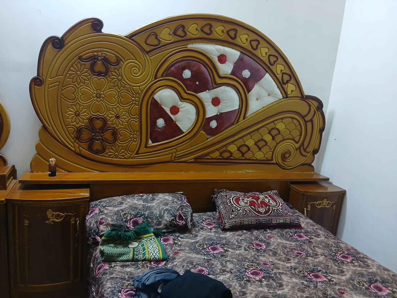 غرفة نوم للبيع السعر 500 وبيهه مجال بغداد مدينة الصدر
***********
