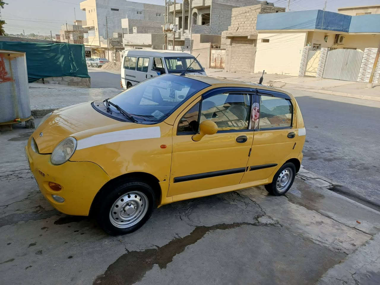 السياره مكينه تعمير جديد
تخم تاير رقم انكليزي 
السياره امصفره هيئه وغرامات 
جديده وبسمي اني شرعيها 
رقم نينوى ,2011
سعرها 38وبيها مجال الطيبين
***********
