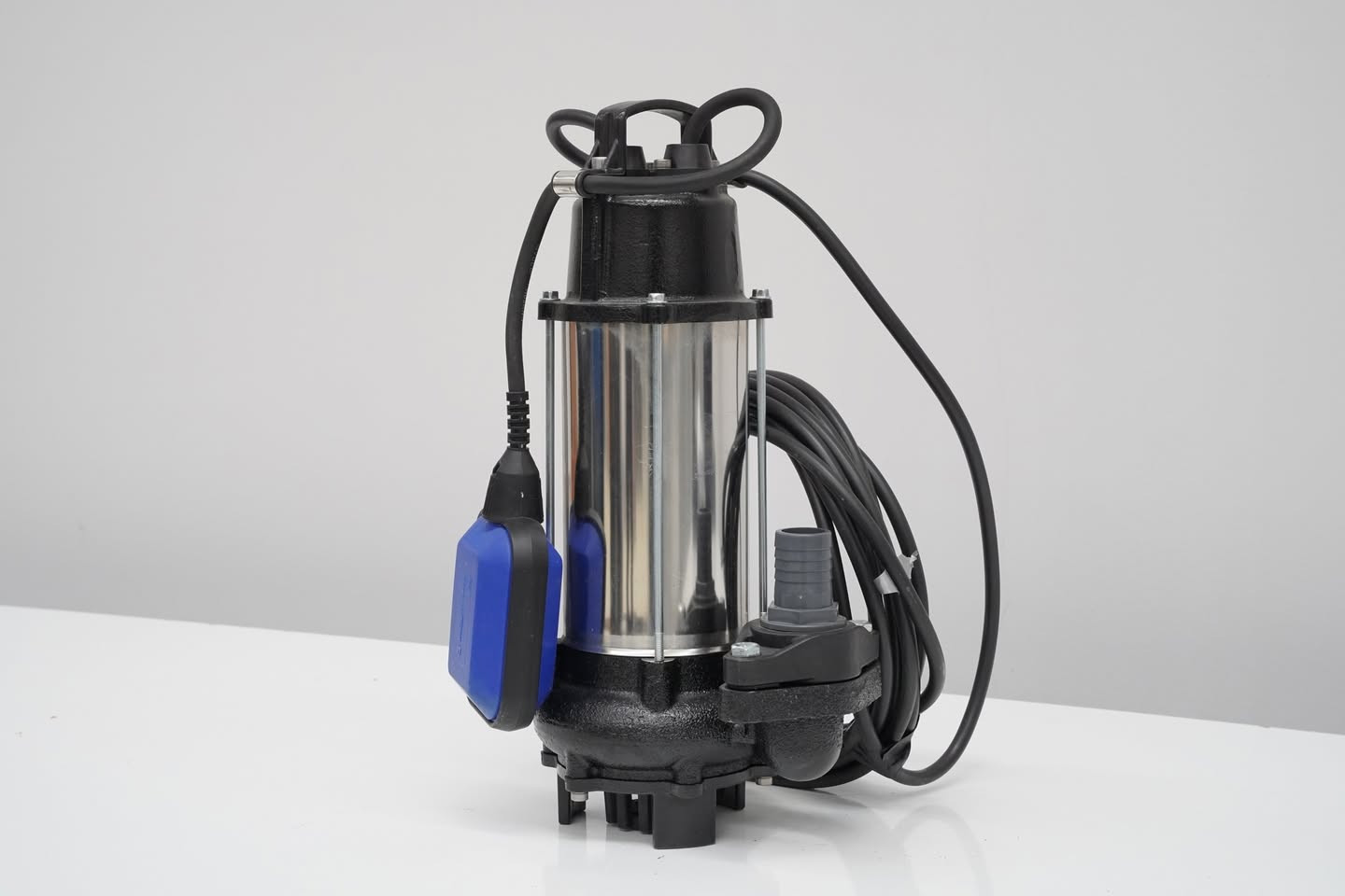 هل تحتاج إلى ري حقلك وضخ المياه الجوفية لمحاصيلك🤔؟ 💪🌱🐄مضخاتنا  هو الخيار الأمثل من خلال التركيب البسيط والاستهلاك المنخفض للطاقة ، يمكنك توفير التكاليف مع زيادة إنتاجك إلى الحد الأقصى! 🌟 
هذا النوع من المضخات مناسب بشكل خاص :
🔵الاراضي الفلاحية.
🔵تجهيزات معالجة المياه.
🔵عتاد مكافحة الحراِِئق.
🔵المنشآت الصناعية.
🔵المنشآت التي تتطلب ضغوطًا و إرتفاعات عالية.
يرجى الانتباه الى ان 
✔️ خدمة مابعد البيع و قطع الغيار متوفرة 🔧⚙️.
✔️ كل مضخاتنا تباع تحت الضمان📜📃.
☎️ للاستفسار أكثر يرجى التواصل على الرقم 0095330406623


**إذا كنت صاحب هذا الإعلان وتريد حذفه لأي سبب، رجاءا أرسل رسالة إلى الدعم الفني**