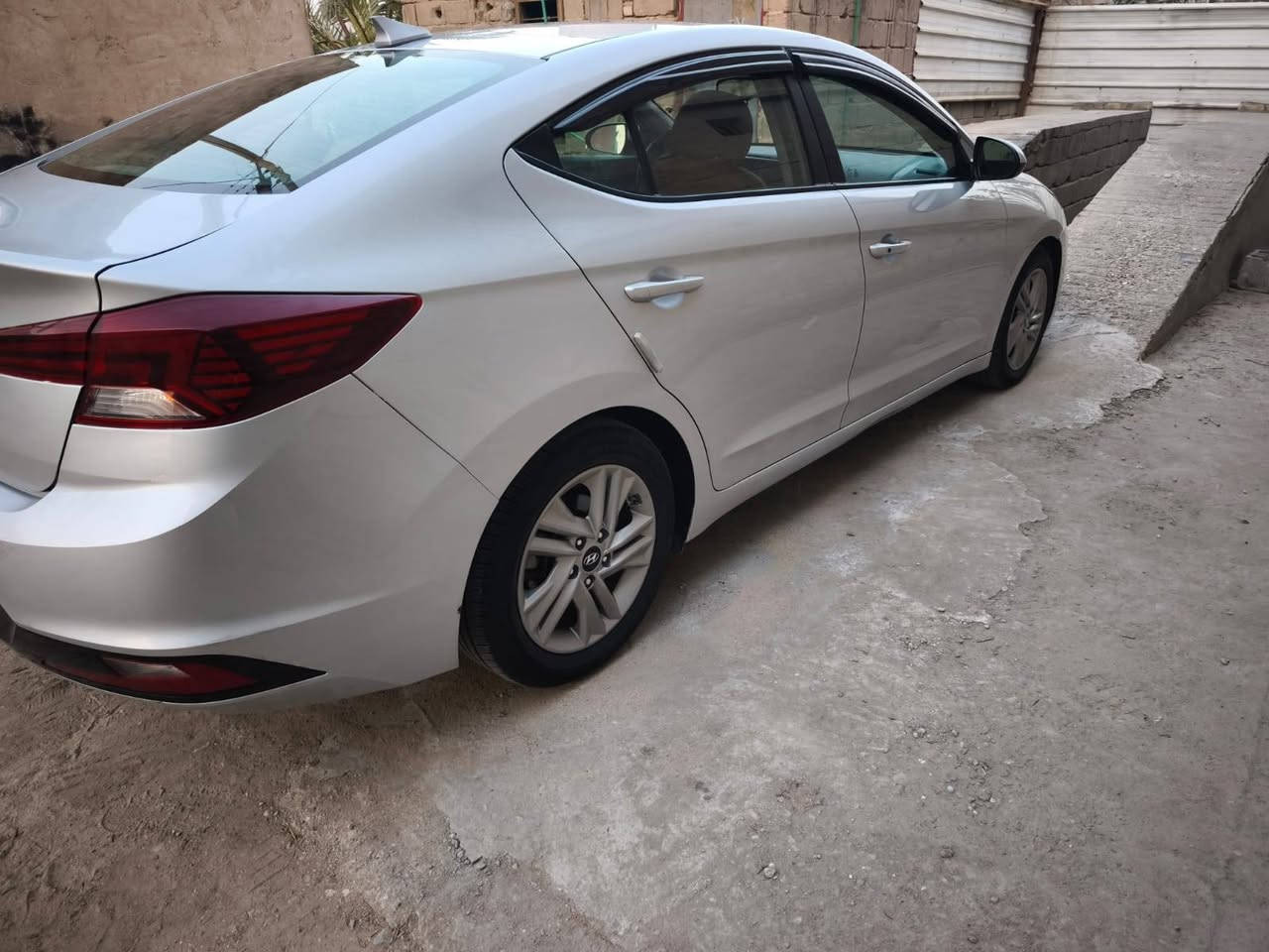 النترا موديل 2019 محرك دوش كير اي تي 
رقم ذي قار دولي  حره تحويل ثاني يوم
فول مواصفات السياراه 
بصمه 
الابواب بصمه 
ترحيب ذكي 
الصندوك بصمه 
ثلاث انظمة قيادة 
تدفئة كشنات اماميه 
شاشه الحجم الكبير بلادي كار بلي 
نظام نقطة عمياء 
فتحه سلايد
رادار امامي
رادار جانبي
 
نظام تحديد مسار
تثبيت سرعه 
تبريد قطعتين 
ماشيه ٦٥ الف ميل 
وارد امريكي طرف البنيد 
البنيد مصبوغ بس
لايتات زنون منضوه لكزز
شاشه قارئه الأعطال
السعر $140
الشراي يتصل وبخدمتة ***********
العنوان /البصره
