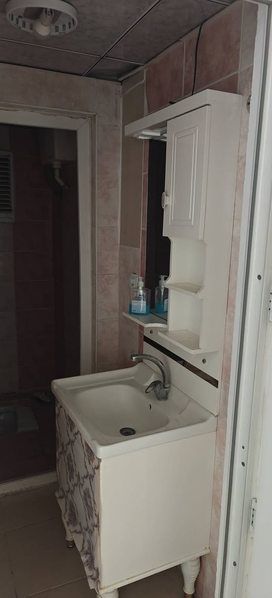 شقة للبيع دهوك ماسيكي(دابين2) عماره 20طابق(7)  واجهه دهوك جنوب غرب للاستفسار او معرفة العروض اتصل على 
***********
***********
شقه بو فروتنى دهوك ماسيكي(دابين2)
عماره 20 طابق(7)
واجهة دهوك 
 جنوب غرب و  بو پتر پئزانين بيوندى بكه بو 
***********
***********
مكتب ابو بارزان دهوك, العراق
