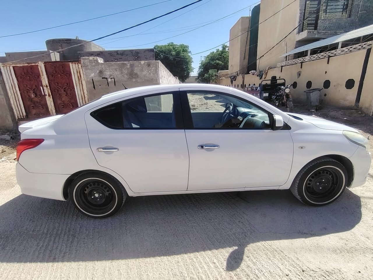 نيسان سني مديل 2021 هندية
بيهة صبغ بل الجاملغ الخلفي عكس السايق

وعندك الجنطة بيهة بارد شوية هيج شي قليل 

الي يشتري يسوي سونار ويتاكد 

السيارة كاملة من 

صدر كامل امامي خلفي يخبل 

تخم تايرات بل الباكيت 

تبريد يخبل بعد معروفة بتبريدهة 

كير مكينة مكفولات وسليمات وبيدك تفحص 

السيارة ماشية 150km

السيارة رقمهة اربيل بسم شركة بس تروح غادي تخابر يدزولك واحد يبصملك كبل 

السيارة سعرهة 105وبيهة محجل 

مكاني واسط كوت دور المعلمين
***********
