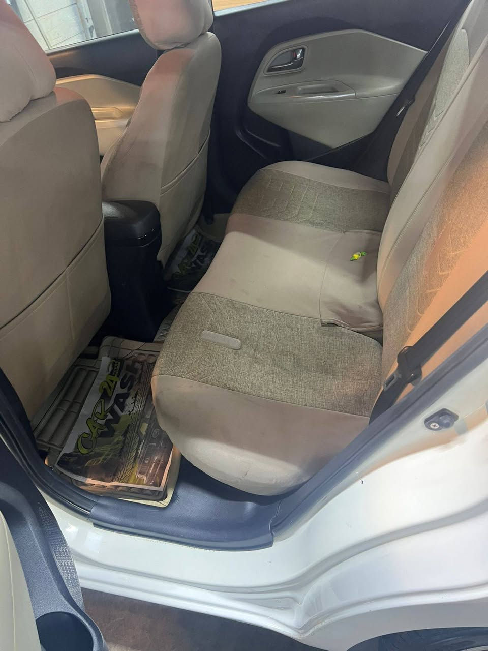 السلام عليكم اخوان 
عندي سيارة ريو موديل 12 السيارة كفالة عامة عدى بارد بالجاملغ الأيمن السيارة تخم تاير تبريد مكينة ١٦٠٠ كفالة 
شاشة دوشمة ويل كب سنوية بسمي  رقم بغداد جديد نافذة لغاية 2028 هزة ماساقطة منضومة زنون السعر ١٠٠ وبيهة مجال رقم الهاتف ***********
