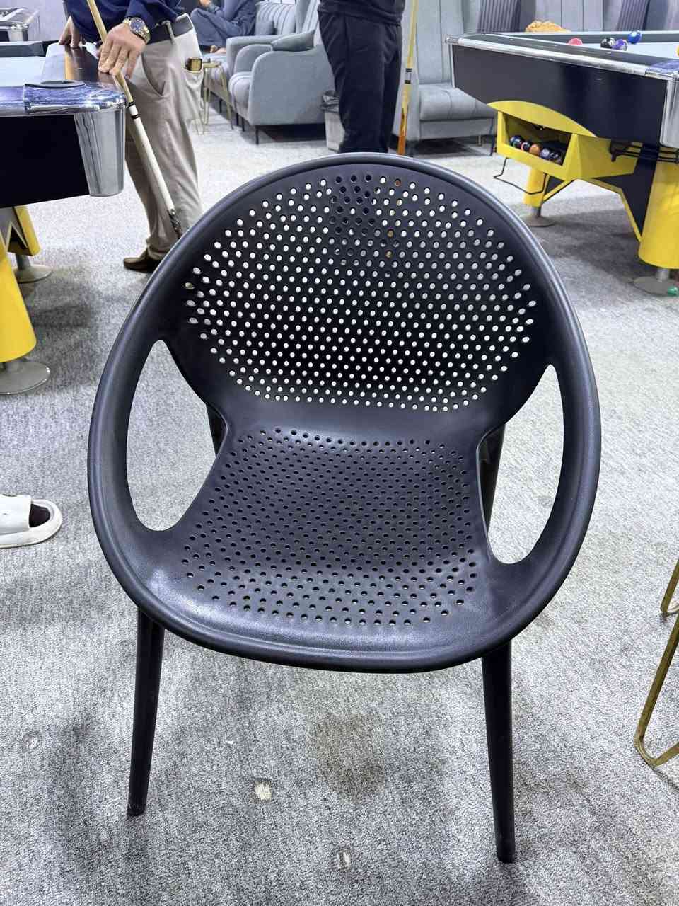 كراسي عدد 92 كرسي مستعمل اسبوع فقط
بعدهن جدد سعر الكرسي 9000
ميز تركي مع اربع كراسي ب 60
اتصال ***********
