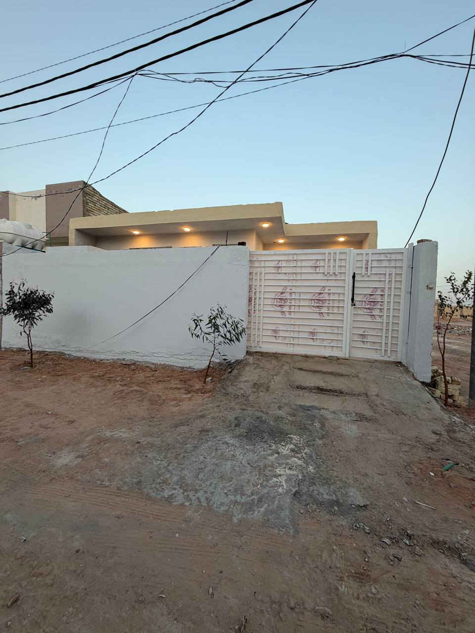 بسم الله الرحمن الرحيم
بيت للبيع مساحته 200متر
شارع 12 متر البيت فارغ جاهز للسكن
يضم غرفتين نوم واستقبال وصالة ودرج دور
ومطبح وحمامات عدد 3
البيت خلف جامعة الكفيل/مجمع بيتي
السعر 115
للاتصال ***********
