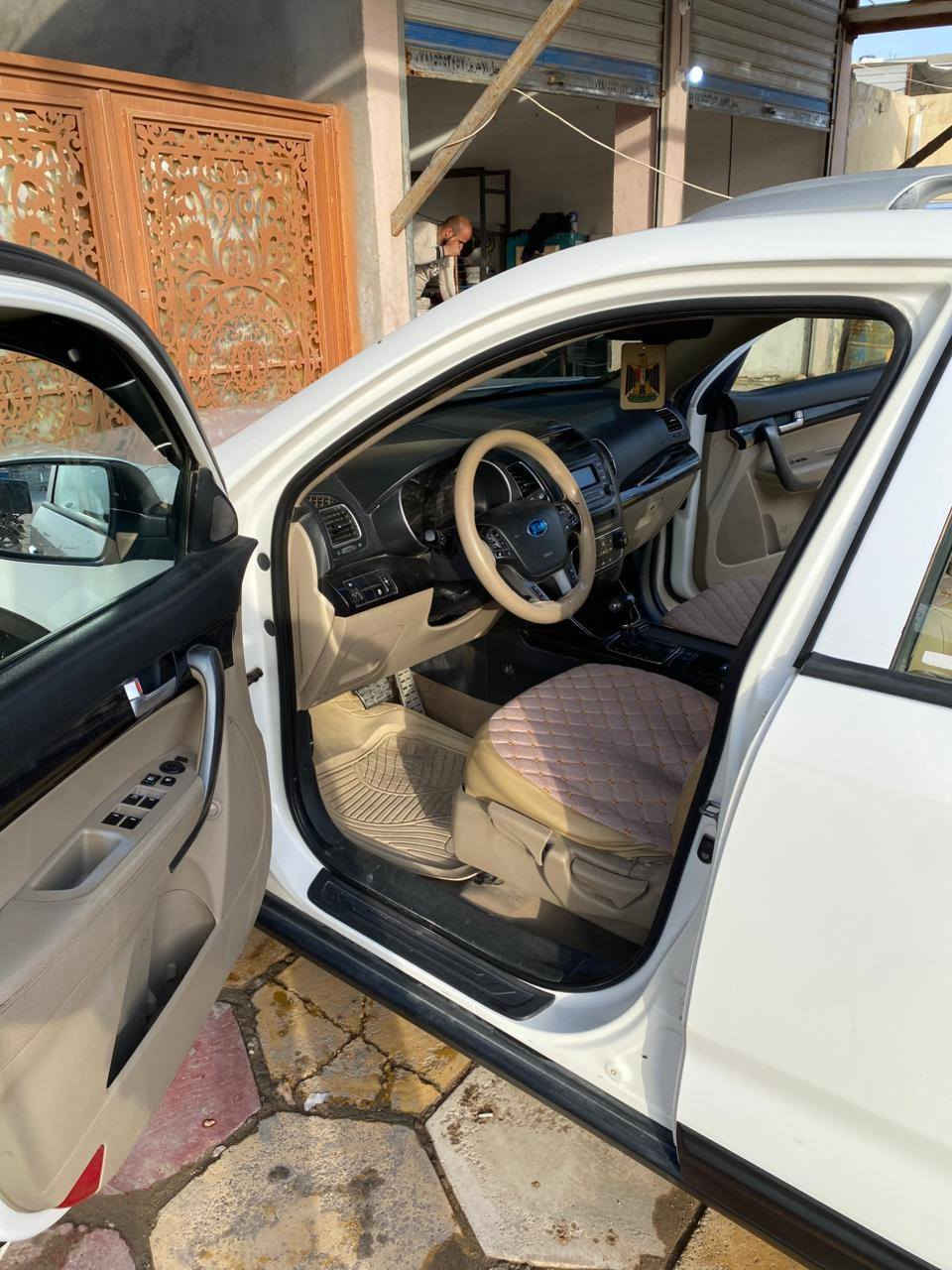 سورينتو خليجي 2015 رقم دولي اربيل بسمي سنويه لل 2030  اربعه سلندر مواصفات فول ماعده البونراما.. بصمه.. كشنات جلد تحكم ستيرن حساسات امامي خلفي بصمه ابواب كشنات كهرباء ٧ راكب لايت زنون مري شفط السياره ثلاث قطع تبريد ويالة كروم هواي بيها مواصفات وحلا من صوره جاهزه السياره على اخر حبايه عنوان ديوانيه اتصل واني خادمك ***********
