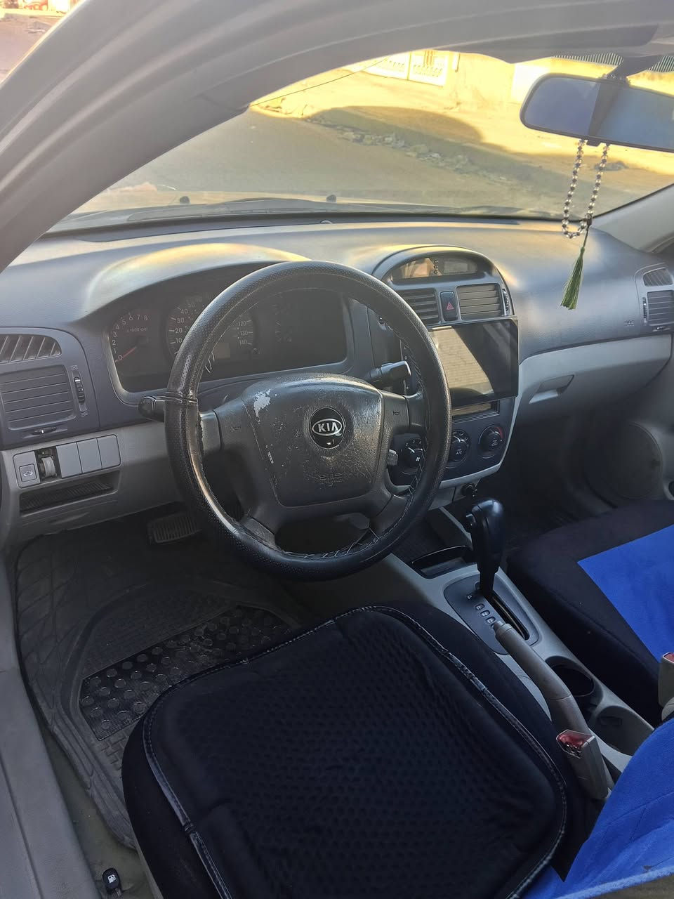 سبكترا 2005  مكينه 2000 ضربته بنيد وجاملغ بدون دواخل بيه شخوط مثل ماموضح بصور سياره نضيفه مكينه وكير جدد حداديه وره وكدام جديده  كهربائياته كله شغاله تبريد ثلج السياره كلشي مناقصه كبل لشارع رقم بغداد دولي وبسمي  السعر 72 وبيه مجال التفاصيل اكثر *********** مكاني كربلاء
