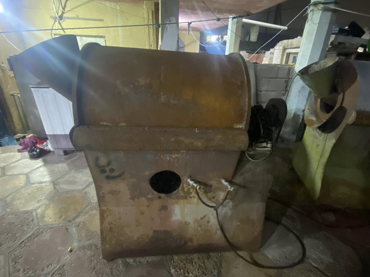 السلام وعليكم مكائن تحميص كرزات وشاميه للبيع وحده من الحديد وثانيه فافون أبيعهن اثنينهن سوه السعر مليونين ونص وبيهن مجال مكاني البصره تنومه الخاص مفتوح وهاذ رقمي للتواصل
***********
