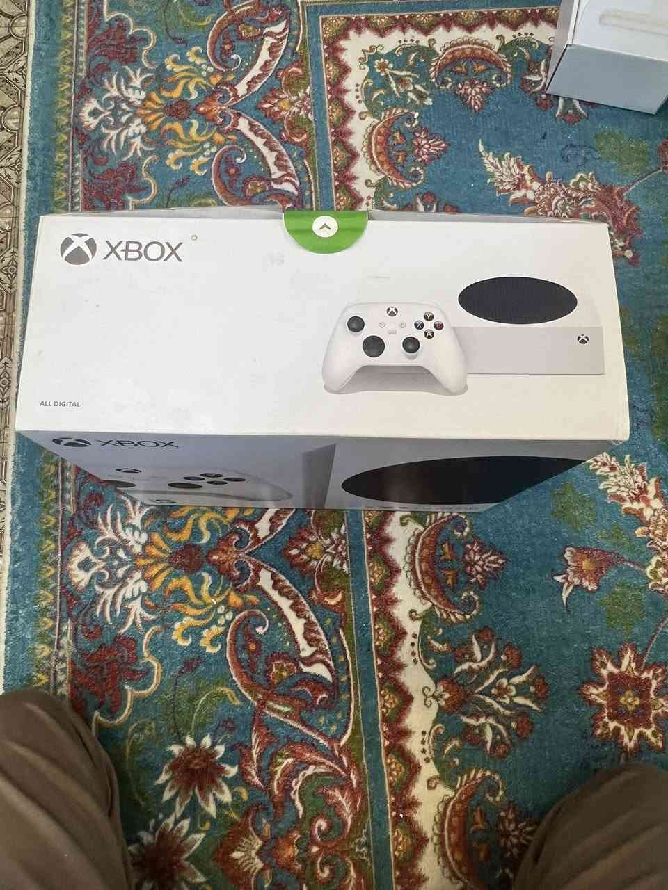 السلام عليكم بلي اكس بوكس سيريس اس جديد الله شاهد مادخل صيانه بي 100 لعبه مجانيه و1000وال لعبه مع الكيم باس شرط الفحص وبي جوستك واحد  ويا بطاريات ثنين والجهاز كامل مكمل  واصدار الجهاز 25 عنواني بغداد المحموديه الجهاز قبل 1 شهر من جبته جديد السعر 550 وبي مجال ويدلل بسعر الي شراي للستفسار ‪+964 788 289 8591‬
