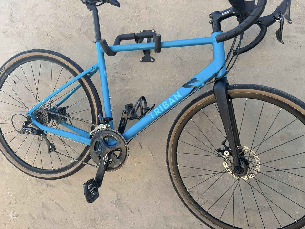 ماشاءالله 💙 للبيع كرافل بايك

ماركة TRlBAN صناعه فرنسية 

باسكل المنيوم 

ماشه كاربون وزن خفيف

حجم الفريم (  L )

وياله بولبرن اصلي حجم28 

سستم SORA

بدلاتSORA 

سرعه ٢ ×٩

صينيه براكيت سورا 

تايرات KENDA جديد 700×35

رقمي ***********
مكاني بغداد بالمنصور 
 السعر خاص
