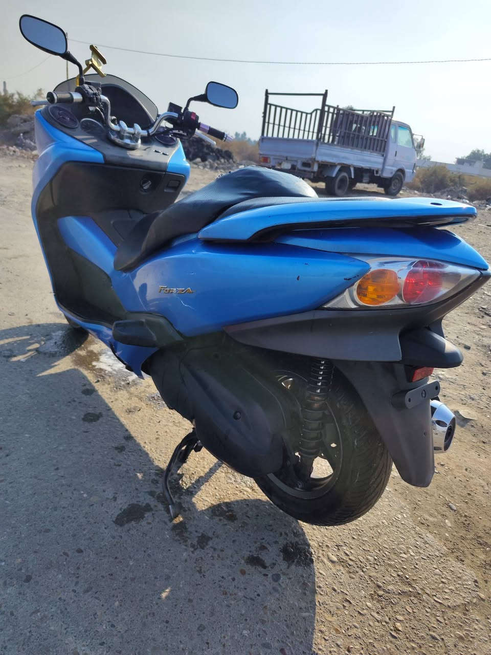 السلام عليكم فورزا صفر 10 مكينة وكير مكفولة 
7 كير .3 تحويلات + كهربائيات بلاد + ام بي ثري بلاد دراجة فقط بانزين ودهن 
سعر #واحد و ونص وبيها مجال 
ما عجبك السعر لتعلق بدون احراج
سكن غزالية***********
