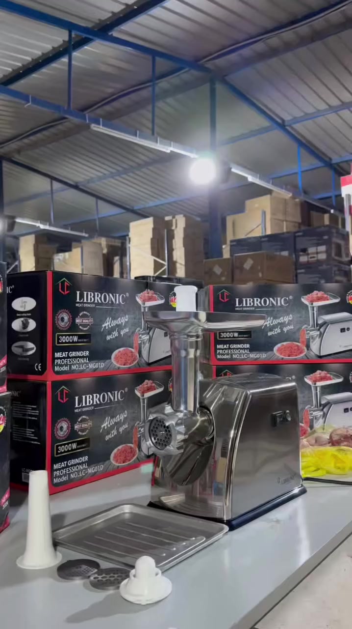 مثرامة لحم من ليبرونيك
المميزات:

تتميز بسهولة الاستخدام

الشفرات حادة مصنوعة من الفولاذ المقاوم للصدأ عالي الجودة

جهاز مثالي للحصول على لحم مفروم ناعم ومتجانس

ثلاث درجات لفرم اللحوم

وظيفة عكسية

ملحق خاص لصنع النقانق باستخدام الأنبوبة المرفقة لتشكيل النقانق بالحجم والشكل الذي تفضله

يتميز المنتج بسهولة التنظيف بفضل تصميمه القابل للفك

الموديل: LC-MG01D

الطاقة: 3000 واط

طول سلك الكهرباء: 100 سم

ابعاد الغلاف: ارتفاع: 21 سم طول: 24 سم عرض: 43 سم

ابعاد المنتج: ارتفاع: 30 سم طول: 22 سم عرض: 35 سم

ضمان لمدة سنة من تاريخ الشراء
والسعر مناسب جدا 💥💥 
يوجد توصيل لجميع المحافظة العراق 
لتوصل الأرقام التالية 
***********
***********
متوفر واتساب أيضا
