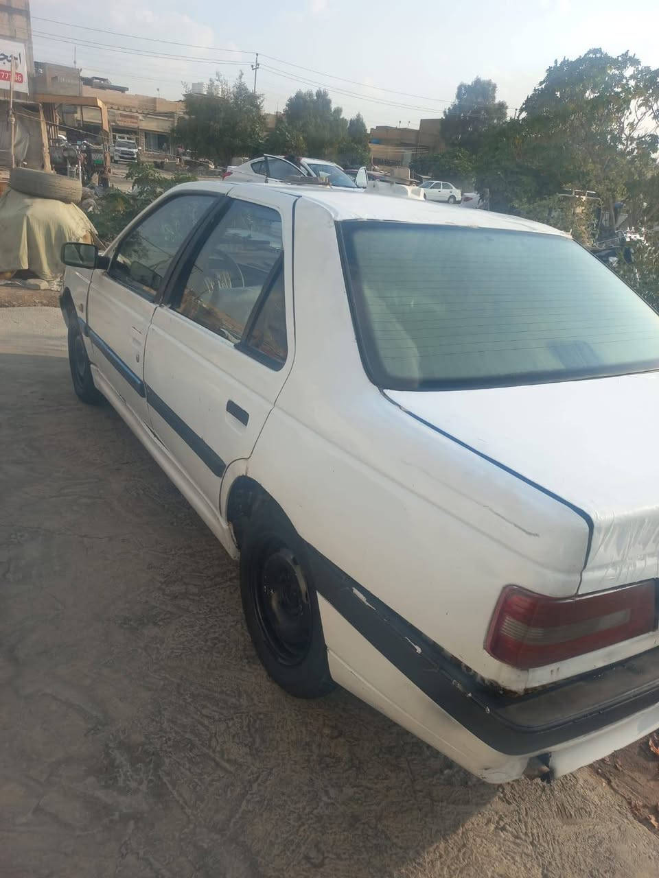 بيجو 405 للبيع نضيفه بدون راعي السعر 18 وبيها مجال بسيط موديل 2010 للاستفسار الاتصال على الرقم ***********
