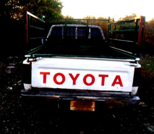 پیکاب دێــر تاک
2007 
تەبرید و پاوەرە 
بەخاخ
مەکینەی 4y
ناوسور 
چوار قولاپ 
مەنەفێست 
گێڕ و مەکینە و ئەکسلی بەشەرت 
شانسی بە شەرت 
تەقەو ڕەقەی نیە
کامل بۆیاخە 
شان و سەقفی بەشەرت 
بۆ فرۆشتن و گۆڕینەوە  
سعری 35  مەجال 
Halabja 
ڤایبەر و واتسئابی  لە سەرە ***********
