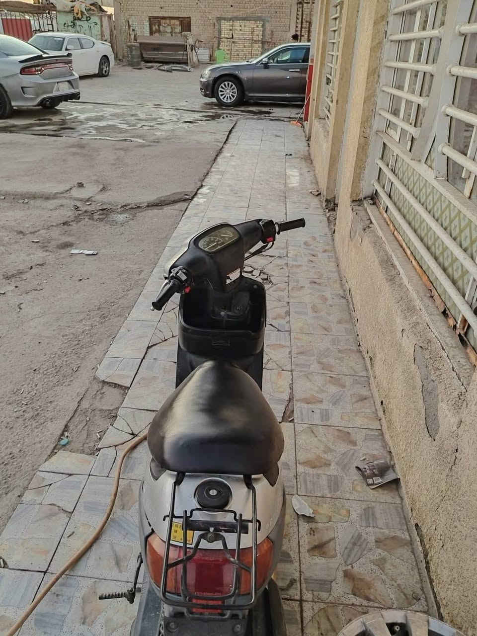 السلام عليكم دراجه بطه بيها صوت اكسن للبيع الدراجه أوراق اصولي بسمي الدراجه شلعه ومعدل  تخبل مفتوحه مره وحده مكينه ناعمه الدراجه شغاله لايت بك لايت اشاير هندر نكره وحده السلف عوزه راجز السعر 325 وبيها مجال الهاتف *********** الشراي يتصل ويدلل
