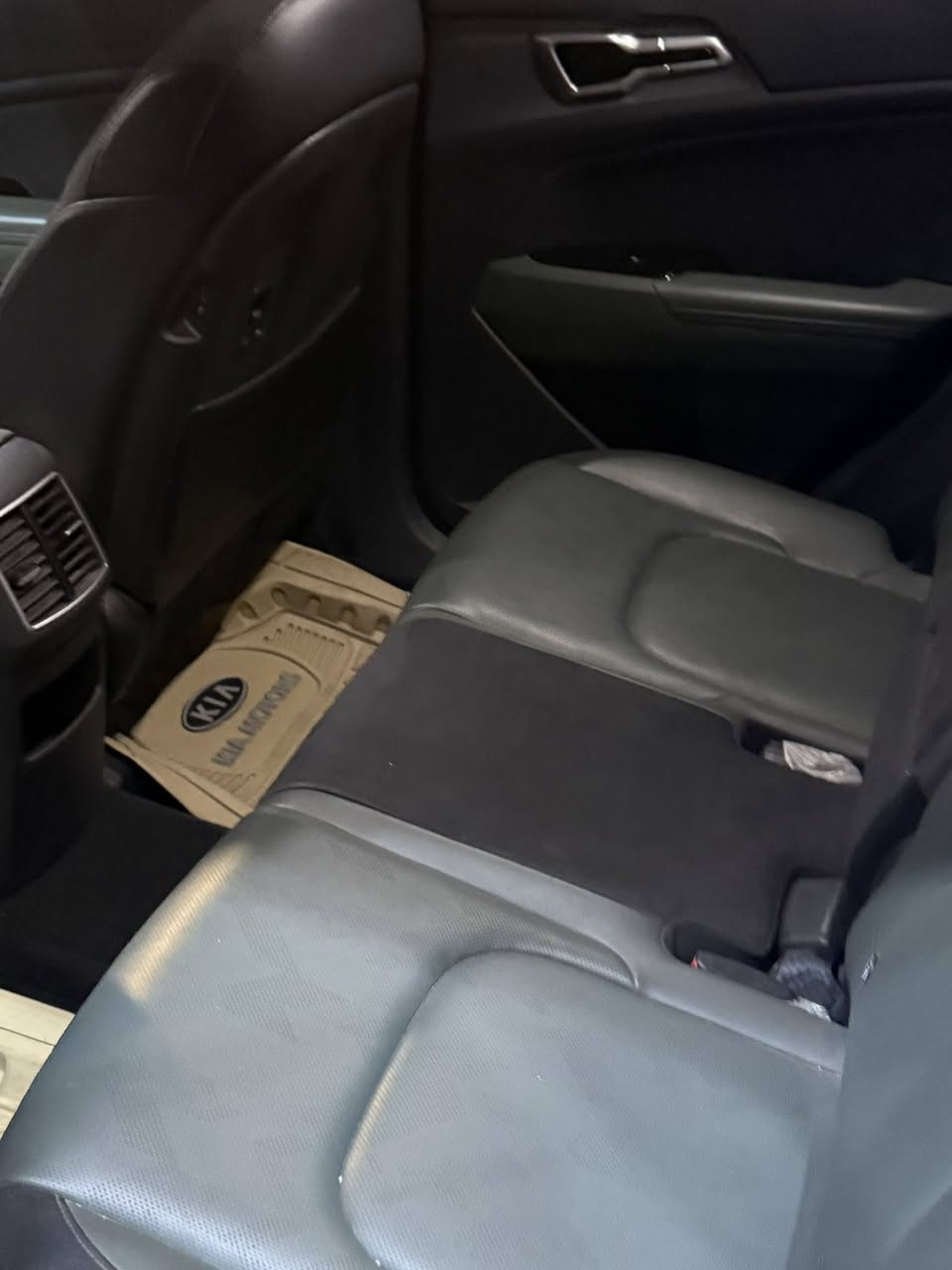 السلام عليكم من رخصة إدارة الكروب عندي كيا سبورتج للبيع موديل 2024 ماشيه 22 الف فول مواصفات بلاك ادشن داخل زيتوني رقم أربيل بسمنه السيارة نضيفه بدون صبغ ولا بارد السعر 228 ورقه مكان السياره بغداد البلديات تلفون ***********
