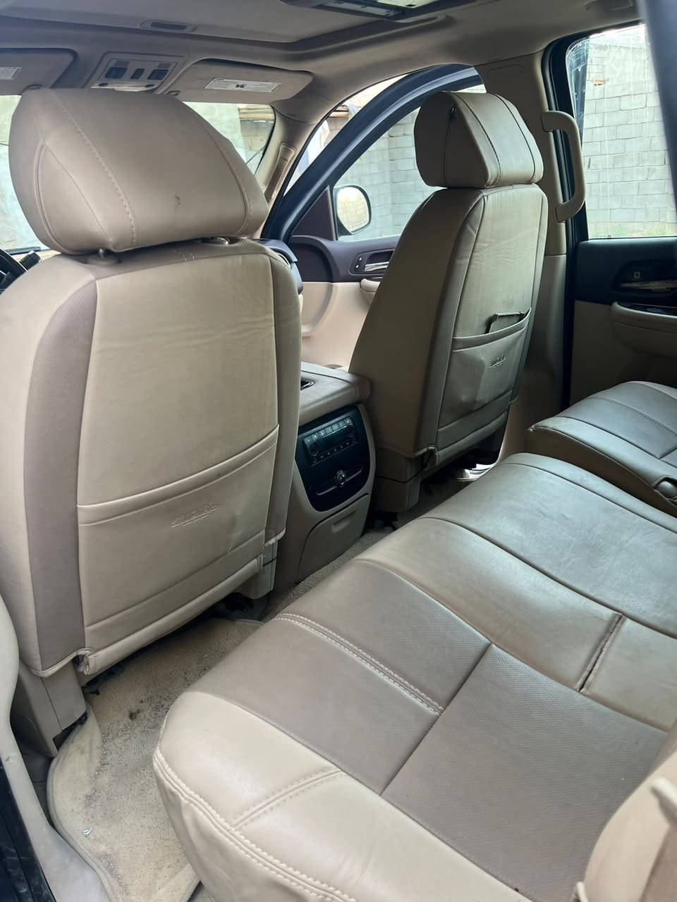 السلام عليكم للبيع او مراوس 
جمسي دنلي فول مواصفات كفاله كصه وسرقه خليجيه امتومه سنويه عضم هزه مديل 2009 مكان بصره ابو خصيب سعر 80وبيه مجال ***********/***********
