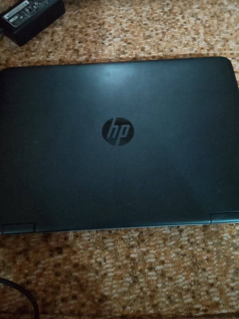 السلام عليكم لابتوب hp نظيف شغال العنوان موصل الايسر *********** يوجد واتساب
