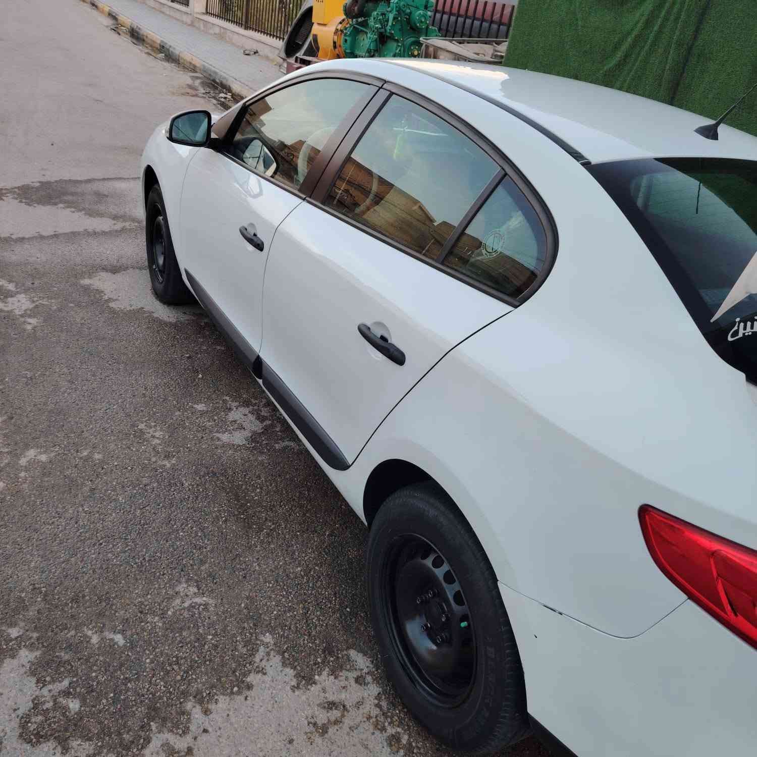 سياره رينو فلونس البيع 
كير مكينه تبريد تدفئ كفاله 
صدر جديد سياره خير من الله 
سياره عله وضع الشركه بلاديه 
بيها طخه بين الباب ولجاملغ الكدام جهت 
الصدر معمر ومرشوش خفيفه شواصي دواخل كله كفاله
رقم نكليزي بغداد مداور ثاني يوم شرط 
مديل 2012 سياره مال بيت ما متعوبه كبل بوجهك الشارع 

مكاني واسط الرقم ***********
