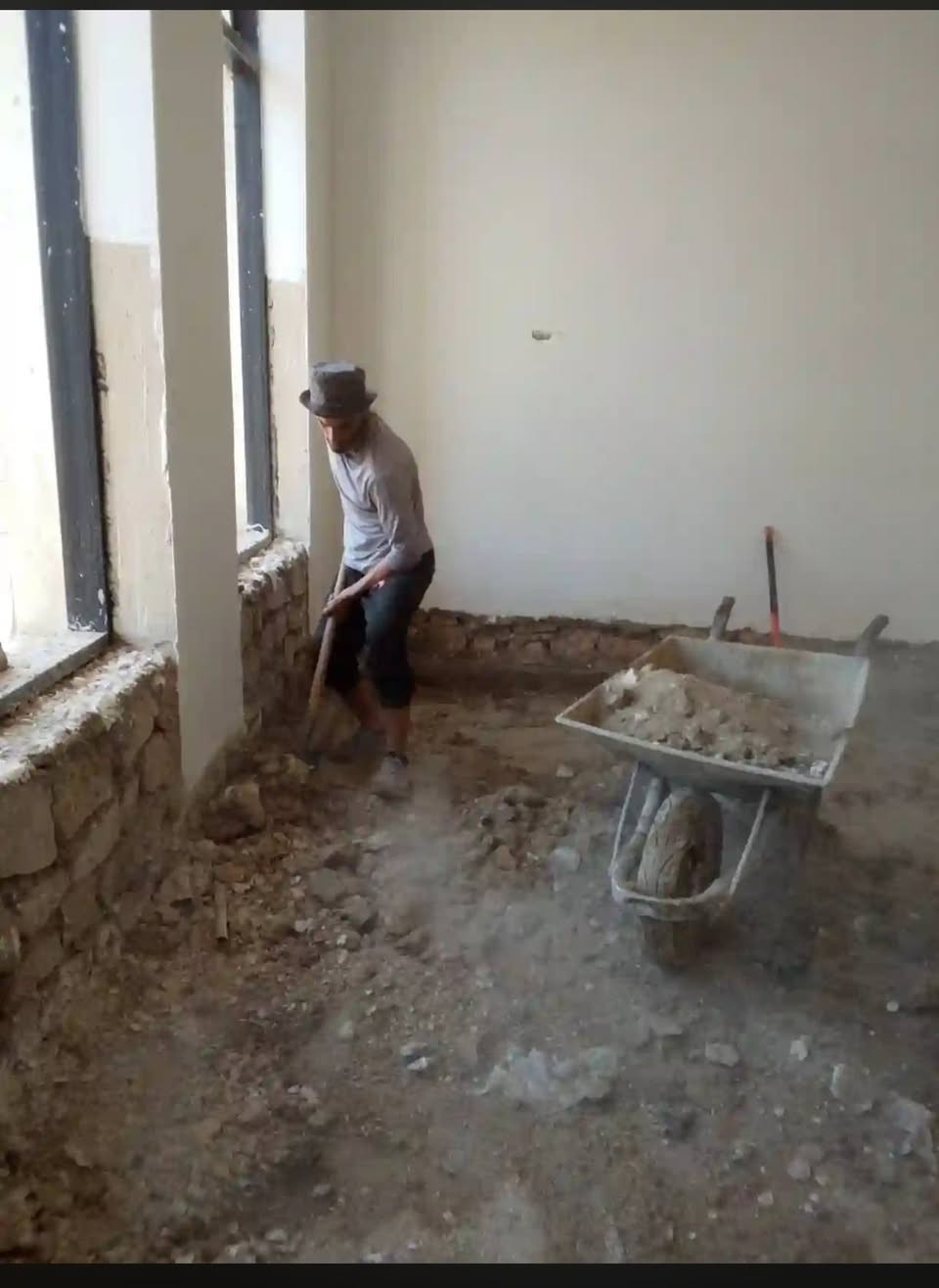 سلام عليكم  / يوجد كادر عمل جاهز/ تصعيد مواد/ تنضيف بيوت/ تفليش/ تكشيط/ تنضيف حدائق/ دفن نهري  / شقلنه ليل ونهار   /ومعداتنه جاهز/ ماعليك بس تصال على رقم  /     ***********
