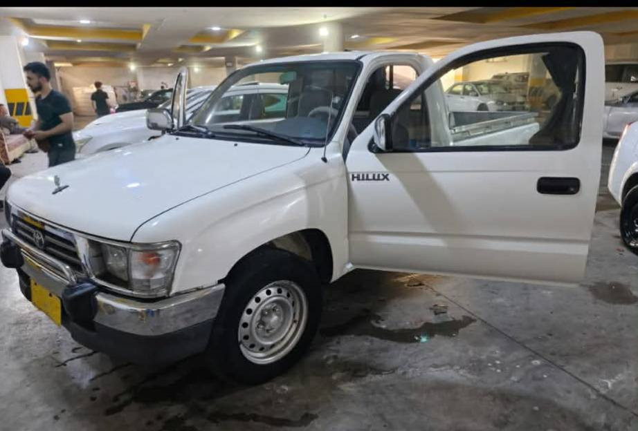 ام تويتا بو فرؤشتن
بي بوياغ  / 390 رؤشتوة 
مةكينةي نةكراوةتةوة مةكينة سبية 
هةمو كياني لةسةر شةريكةية 
سعري 90 وةرةقة و مةجال 
سةيارةكة لةكةلار ة 
***********

سياره مكفوله دعامي لدعامي 
390 الف ماشي محرك مافتوح
سعر 90 بي مجال
