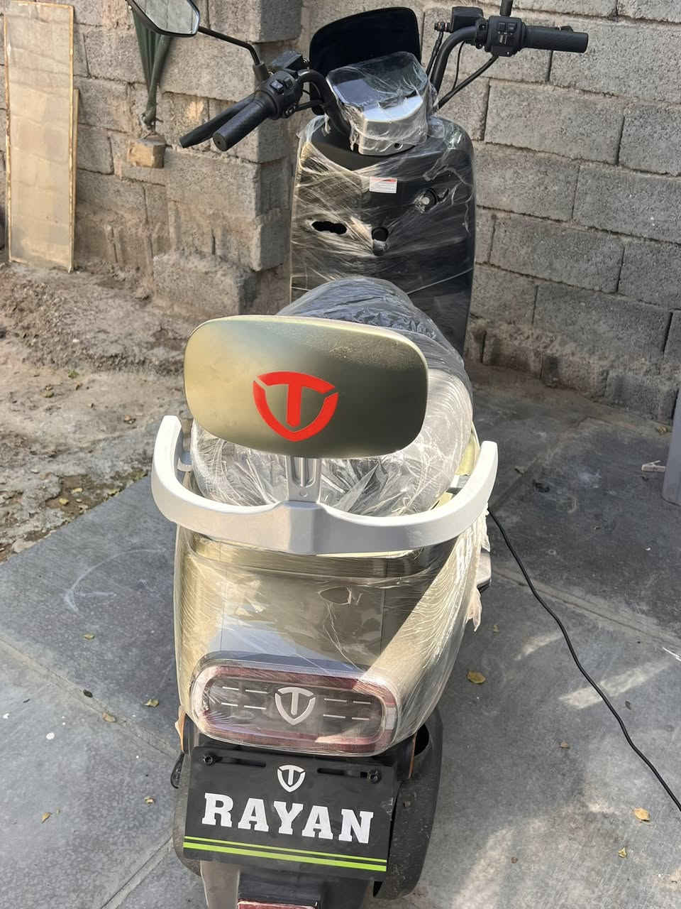 سلام عليكم دراجه شحن جديده صار شهر ٣سرع تمشي ٦٠كيلو كل نقص مابيها تخذها من باب البيت السعر ٩٥٠ بيها مجال


**إذا كنت صاحب هذا الإعلان وتريد حذفه لأي سبب، رجاءا أرسل رسالة إلى الدعم الفني**