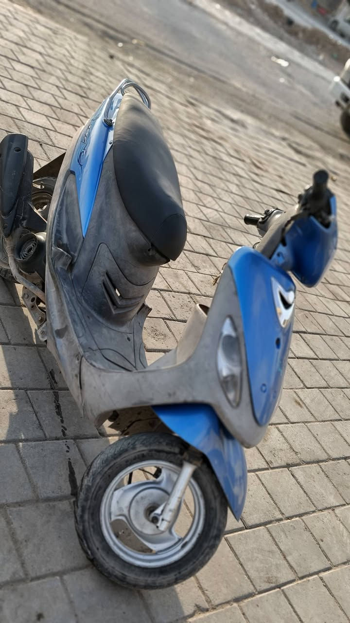 السلام عليكم ماكس منغولي السرعه ١٢٠
الدراجه خير من الله رايدها 450ابيها مجال قليل حك الجيه 
مكاني بغداد البلديات 
للاستفسار  ***********
