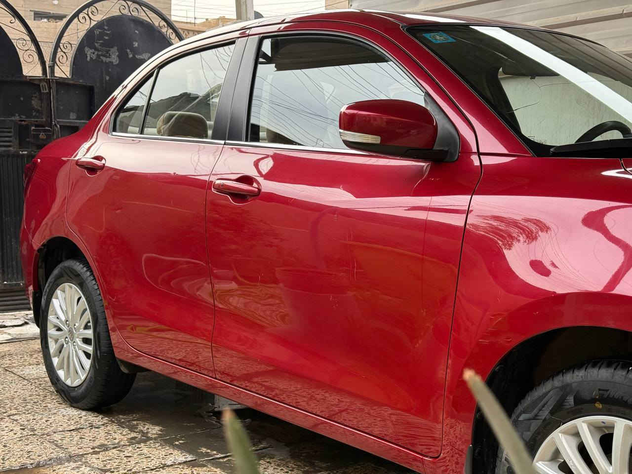 سوزوكي ديزاير .. فول مواصفات❤️❤️
2022 ياباني 
رقم  بغداد تحويل مباشر 
السيارة جديده جدآ مكفولة من الصبغ والتبديل والبارد 
ماشيه 55 ألف وكسر  فول مواصفات 
محرك 4 سلندر دوش 
بصمة تشغيل 
بصمه أبواب 
تحكم أستيرن
تبريد قطعتين 
مانع أنزلاق 
دبل أيرباك 
داخل بيجي
حساسات خلفيه 
مرايات شفط
جام كهرباء
شاشة كاميرا
السيارة وارد خليجي 
 سبير منازل 
مكان السيارة بغداد 
☎️☎️☎️
***********
