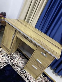 ميز مكتبي • صاج تركي • نظيف ١٠٠٪