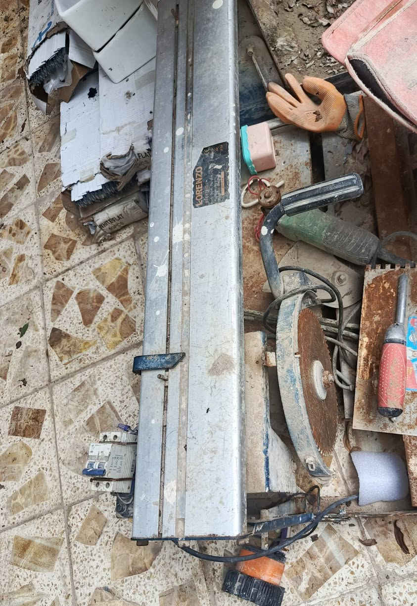 السلام عليكم مكاصه مال سراميك للبيع اثنينهم ب85 قواطع سقف ثانوي كرتون ب10 قاعده مال حمام ب15 رقم ***********
