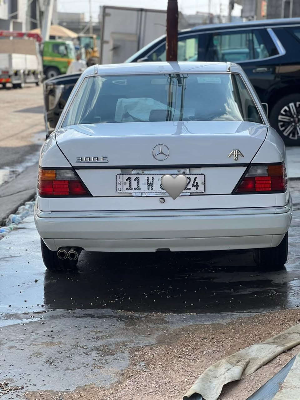 السلام عليكم 
مرسدس دب 300
مكينه بلاديه 
كشنات كهرباء جام كهرباء 
تحكمات مري سلايد شغال 
تبريد تدفئه شغال لايت زنون العالي 
كامله العنوان بغداد الشعب
السعر 75وبي مجال 
***********
