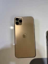 ‎ايفون 11pro max256 شمباني الجهاز مبدل شاشه فقط وكلشي بي شغال ١٠٠٪؜ ال...