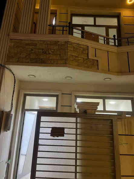 السلام عليكم دار للبيع او الايجار بغداد الدورة مجمع السلطان الأول مساحة 50 يحتوي على صالة ومطبخ زائد غرفتين نوم وبيتونة كبيرة تصلح أن تكون غرفة ***********
