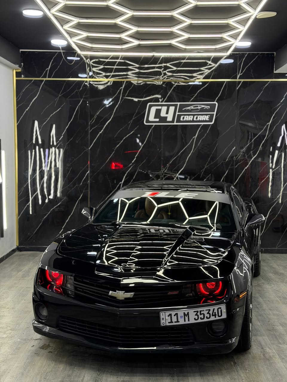 كمارو 2ss1LE كير عادي
سياره حادثه بس باب  صفحه اليمنه صبغ بدون ايرباك وهنا صار بيه بارد بالجاملغ الخلفي هم باليمنه 
مواصفاته سلايد روف داتا شو تدفئه كشنات فول للاخير 
الاضافات هدرز لونك تيوب 
حساس AFR 
شوته عمل اني مرتبه 
داخل الياف كاربون فايبر حقيقي
كشنات غرفه كتمله جديده 
سقف كنتار 
شورت شفتر هيورست 
دبل كاج كان 
برمجه ما مبرمج ابد ولا احد طاخه نهائيات فقط مراوح مبرمج 
كولرات تبريت دهن كير ومكينه وضايفلهن مراوح ايضا مال الكير مربوطه انسه حماوه كير   مال المحرك لا لانه جنت رايد ازود وشد اويل بمب ضغط عالي ياله اربطه يعني بس تربط  كلج جديد المكينه ما مطخوخه مكفوله كير مكفول صدر امامي وخلفي جديد ضفيره السياره وكهربائياته شرط بعده على كلبسات الشركه واتحده ss بنضافه كهربائيات سيارتي 
السياره بالصور حلوه حتى اكون صادق لكن بالحقيفه بيه شخوط خفيفه رصوع خفيفه ونقصه اكسل بيه ونه فقط الباقي كله مكفول 
ها نسيت عليه بك لايت متغير شغل ياسر سبارك عدسات لايت الناصي مسبه العالي كفران سوارات وعين الشيطان كله كامله يم ياسر سبارك داون بايب يم علي الوادي السياره مال جناي بياع شراي متفيده واصلن لا يتصل ويضل يسولف تره مالي خلك 
باتري جديد تخم تاير جديد الخلفي ٣٠٥ الامامي ٢٤٥ تنكر سلف وين ما يعجبك تروح والاكسل كلشي ما عليه لانه اني ابو اكسلات وحداد ومثل ما يكول المثل نجار وبابه مخلوع والسلام عليكم ورحمه الله وبركاته

مكاني بغداد الشيخ عمر 
سعر السياره ١٣٥ ورقه 
رقمي ***********
