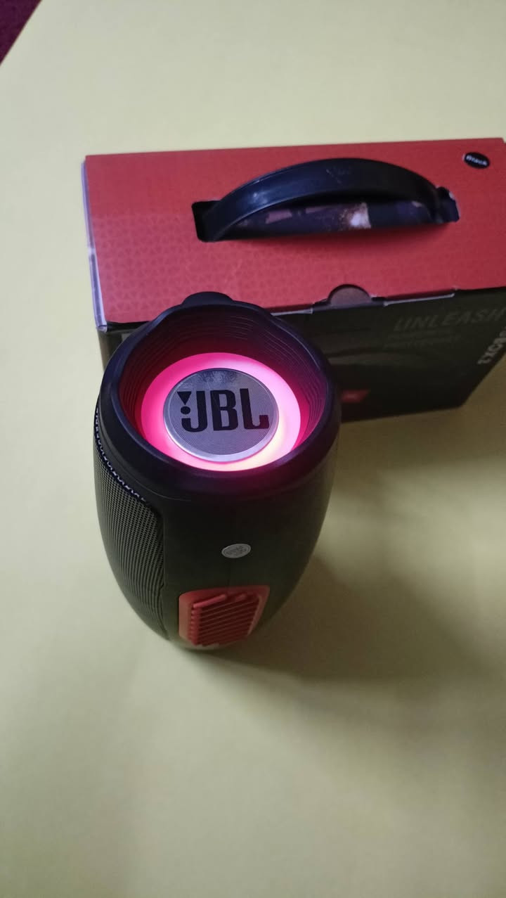 السلام عليكم
للبيع سماعة امبي ثري ماركة (JBL) صوتهة كلش حلو ومعروف صوت (JBL) بيهة اضوية الوان (RGP) تشتغل عل تليفون+ رام+ فلاش / كيبل الشحن موجود وياهة 
السعر 30 الف 
رقم الهاتف: *********** واتساب 
مكاني بغداد العامرية
