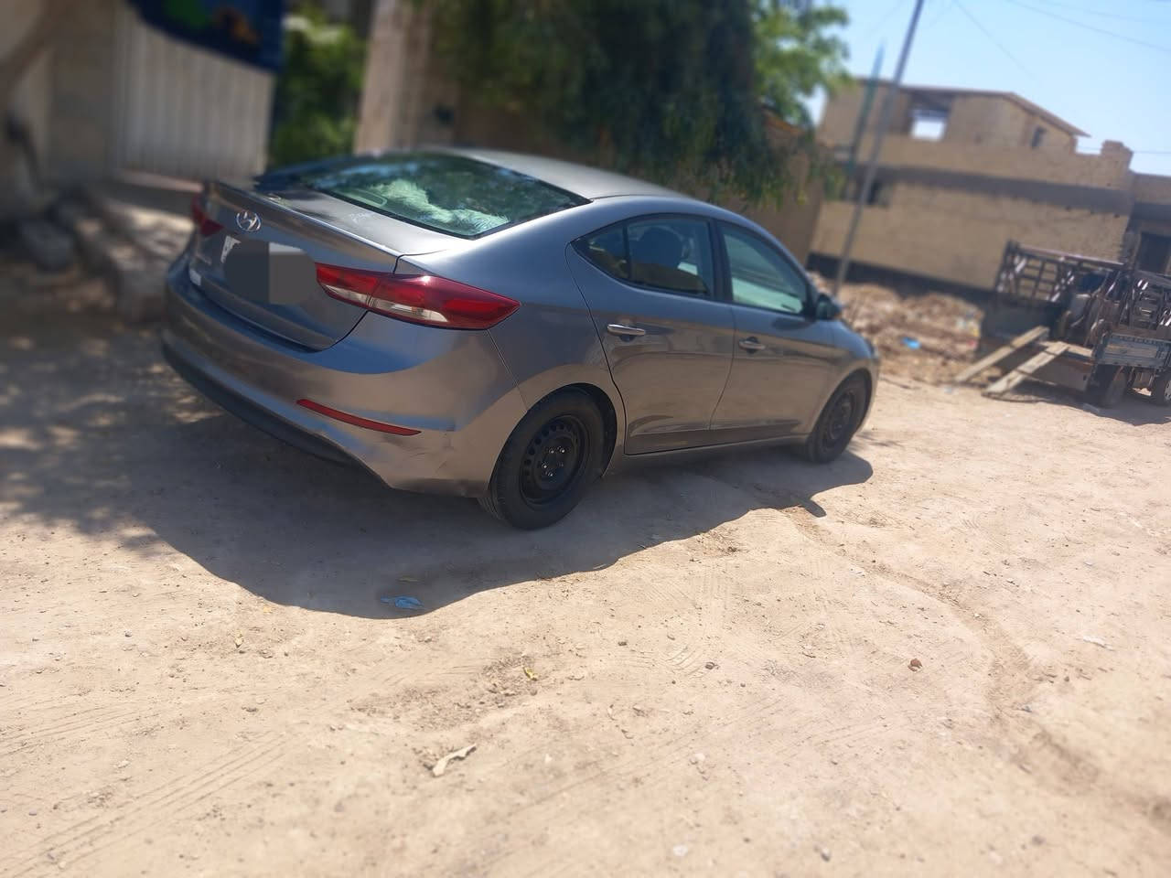 سلام عليكم إلنترا موديل 2018 أمريكي محرك 2000 محرك وكير جدد السياره بيه صبغ البنيد وشويه بارد بلقبق مال الجنطه مثل ماموضح بلصور والباقي مكفوله السياره ليبل واحد تبريد شغال ثلج تدفئه تخم تاير جديد رقم بغداد انكليزي السياره جديده  السعر 120وبيه مجال حك الجيه العنوان بابل الحصوه علحولي للاستفسار اكثر اتصل 《***********》متواجد خاص
