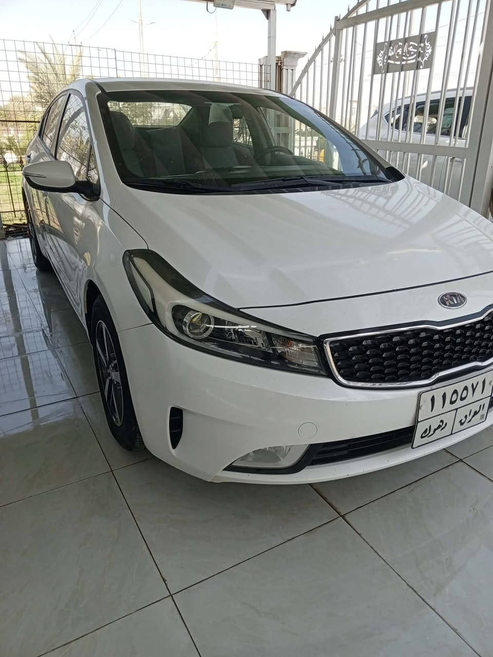 سيراتو موديل ١٧
ماشية ٢٠٠ الف مكفولة عدا شبر بالدوسة

السيارة نظيفة خير من الله 

السعر ١٣٣ وبيها مجال للطيبين 
واسط النعمانية 

***********
