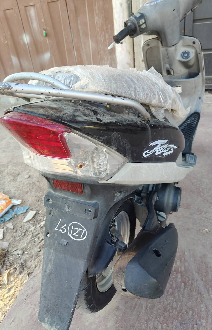 مرحبا شوفت عينك اسمها وشكلها معروف لاتبخير ولا تنقيص من الاخير حاويه وكيلها موجود ال خزعلي دراجة صارلها شهرين من طالعه من الوكيل/ مكانها الجمهوري شارع سالم 
((*********** )) اتصل وخادم
