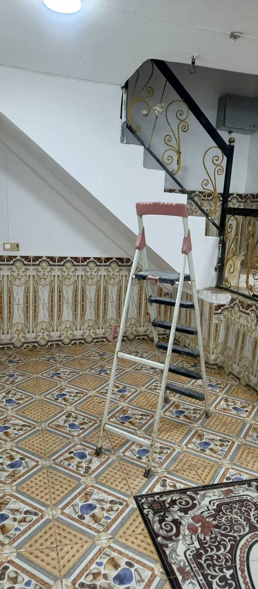 بيت للبيع مكان حي العدس بين شارع ابو حنان وشارع الصوره البيت بيه غرف 2 وصاله ومطبخ وصحيات والديوانية بتلو البيت بناء حديث ومطبك كله سيراميك
سعر 35 
***********
