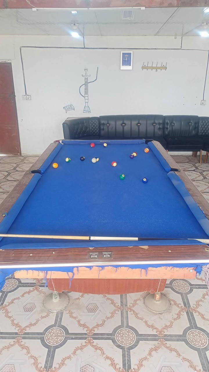 سلام عليكم ميز للبيع مكان واسط كوت كامل كيوب واحد وطوبات سيت جديد
وفرشه جديده نقص بي بس صفحه ديكور والبقيه موجودات السعر 400 وبي مجال قليل رقم ***********
