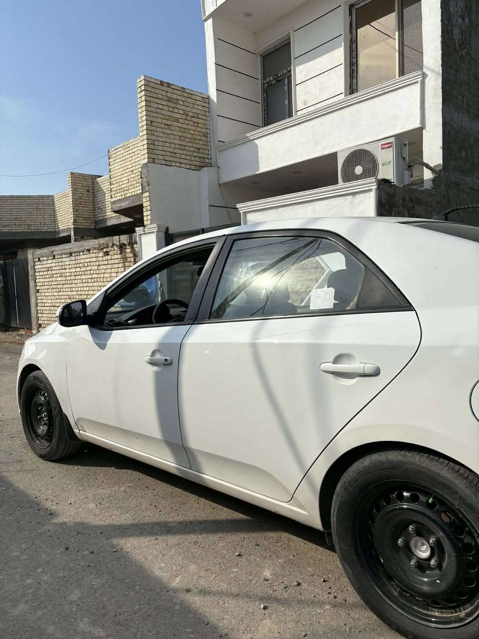 سلام عليكم 
كيا سيراتو 2011 
ب اسمي السياره تحويل ثاني يوم 
السعر ٩٢ ورقه وبيها مجال 
رقم اربيل هزه وسنويه جديده 
ل 2026 

السنور مرفق مع الصور 
للاستفسار 
*********** 
العنوان بغداد الدوره شارع 60
