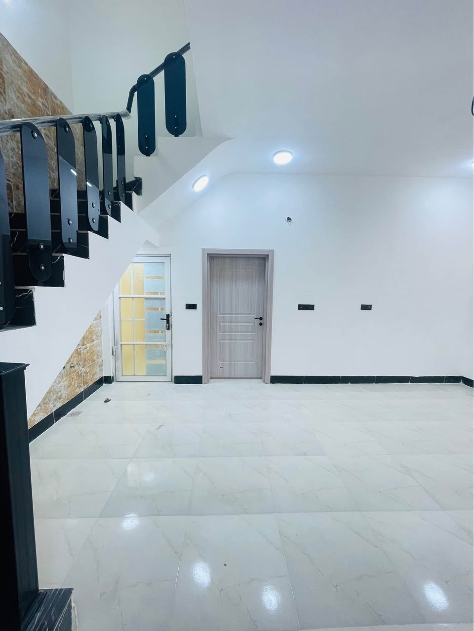 سلام 🙋‍♂️ 

#دار_مساحه_١٠٠_م

اقصاد 
اقصاد 

طابو زراعي سند ٢٥ صرف

النجف #ملحق ميسان خلف سكله الكرعاوي 
 
بناء ممتاز

درجه اولى ) 
 ***********
*********** النجف, العراق
