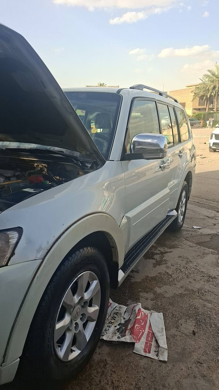 السلام عليكم 
باجيرو موديل ١٤ بيها صبغ جاملغ خلفي والدعاميات 
منضومه غاز 
رقم بغداد بسمي رقم انكليزي 
مواصفات حبتور فتحه ودمام  
مكاني الكريعات 
رقم الهاتف *********** 
السعر ١٣٥ وبيها مجال

