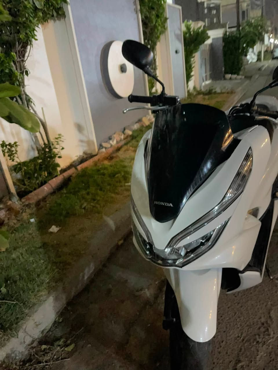 السلام عليكم دراجه pcx جيل ثالث لون ابيض دراجه حلوه ونضيفه للبيع كفاله محرك وكفر
سعر 1750 مكان بغداد 
***********
