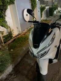 دراجه pcx جيل ثالث لون ابيض دراجه حلوه ونضيفه للبيع كفاله محرك وكفر سع...