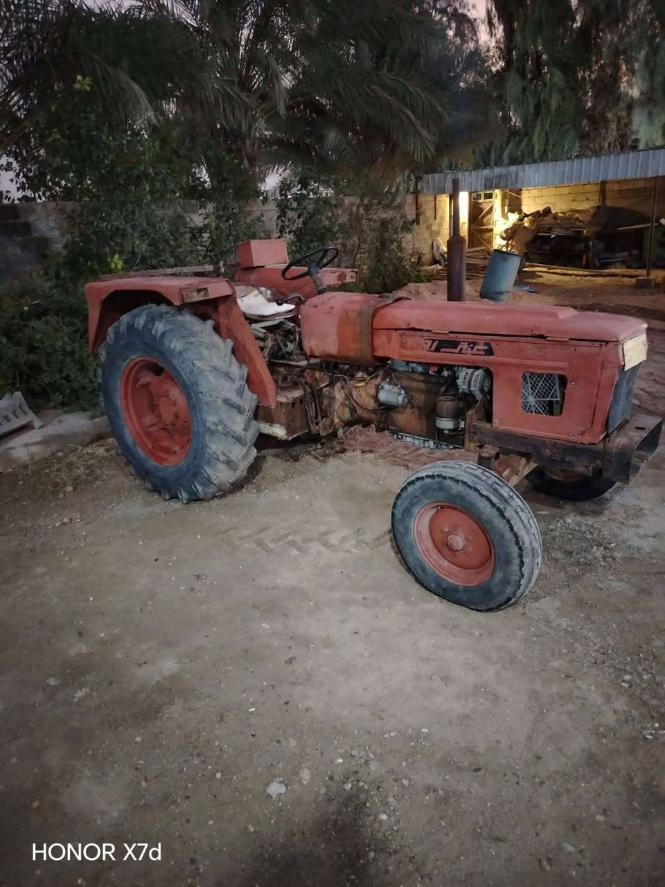 مكينه محرك بي تنقيص شي قليل تايرات نص عمر لشه نضيفه للتصال على صاحبها ***********   ***********
