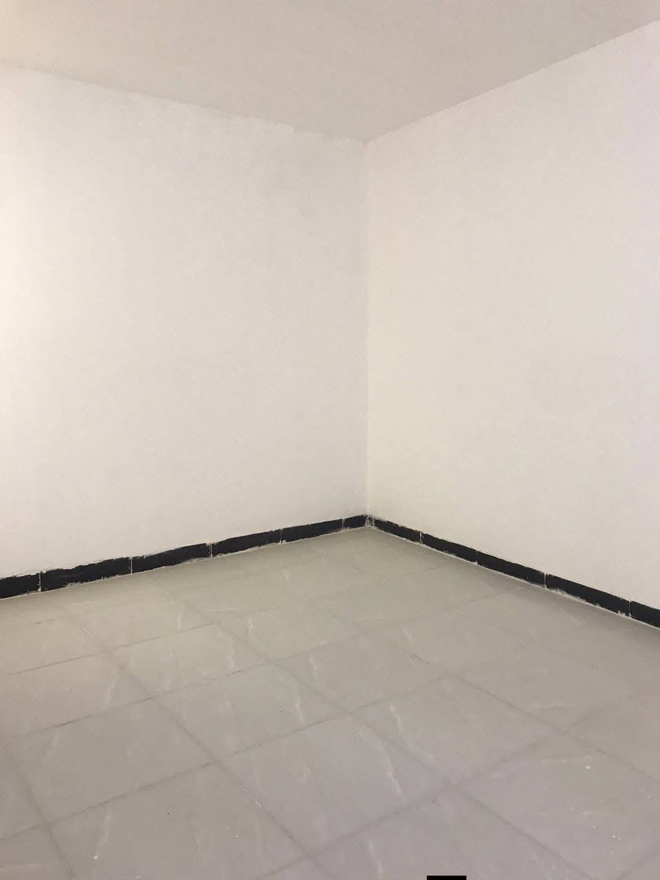 محبي الأناقة والجمال! 🏡 ***********
150 متر للبيع طابو زراعي سند 25 قرار محكمه مرقم ومشمول بالتطويب موقع البيت ملحق قريه الغدير قريب علتجاري اربع سايدات جهه القريه موقع ممتاز شغل البيت درجه اوله نضام تركي بروفايل صاله وستقبال ومطبخ وغرف نوم 2 وصحيات داخليه وخارجيه +2مناور بلبيت للاستفساراكثر اتصل وتدلل ***********
