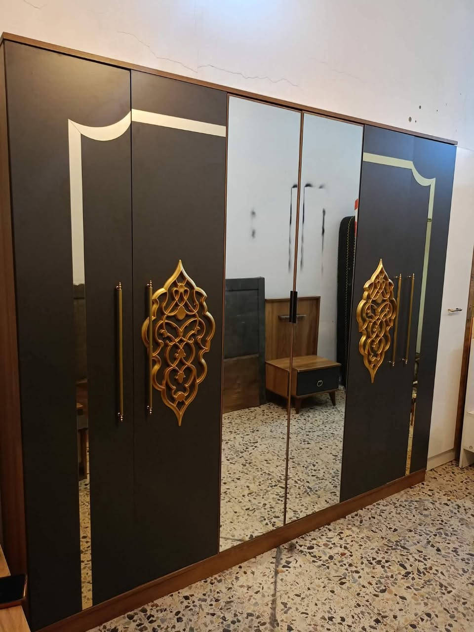 غرفة نوم تركي مستخدم😍💥 
 نضافة95💯
عدد القطع / 5
نضام / ابواب 🦋✨
سعر / 450🤍✨
شد ونقل داخل بغداد مجاني🛻
يوجود توصيل محافضات


**إذا كنت صاحب هذا الإعلان وتريد حذفه لأي سبب، رجاءا أرسل رسالة إلى الدعم الفني**