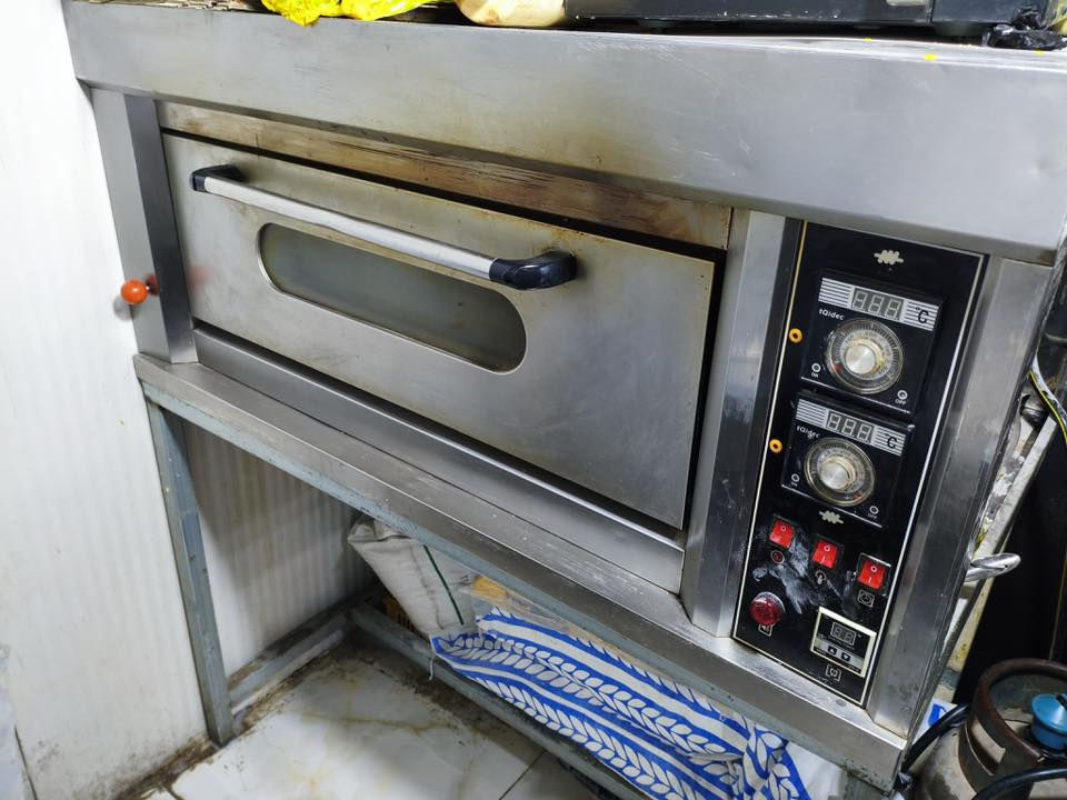 السلام عليكم وكالة 1990 للبيع لعدم التفرغ مطعم شغال وخير من الله موقعة ممتاز للاستفسار اكثر ***********
