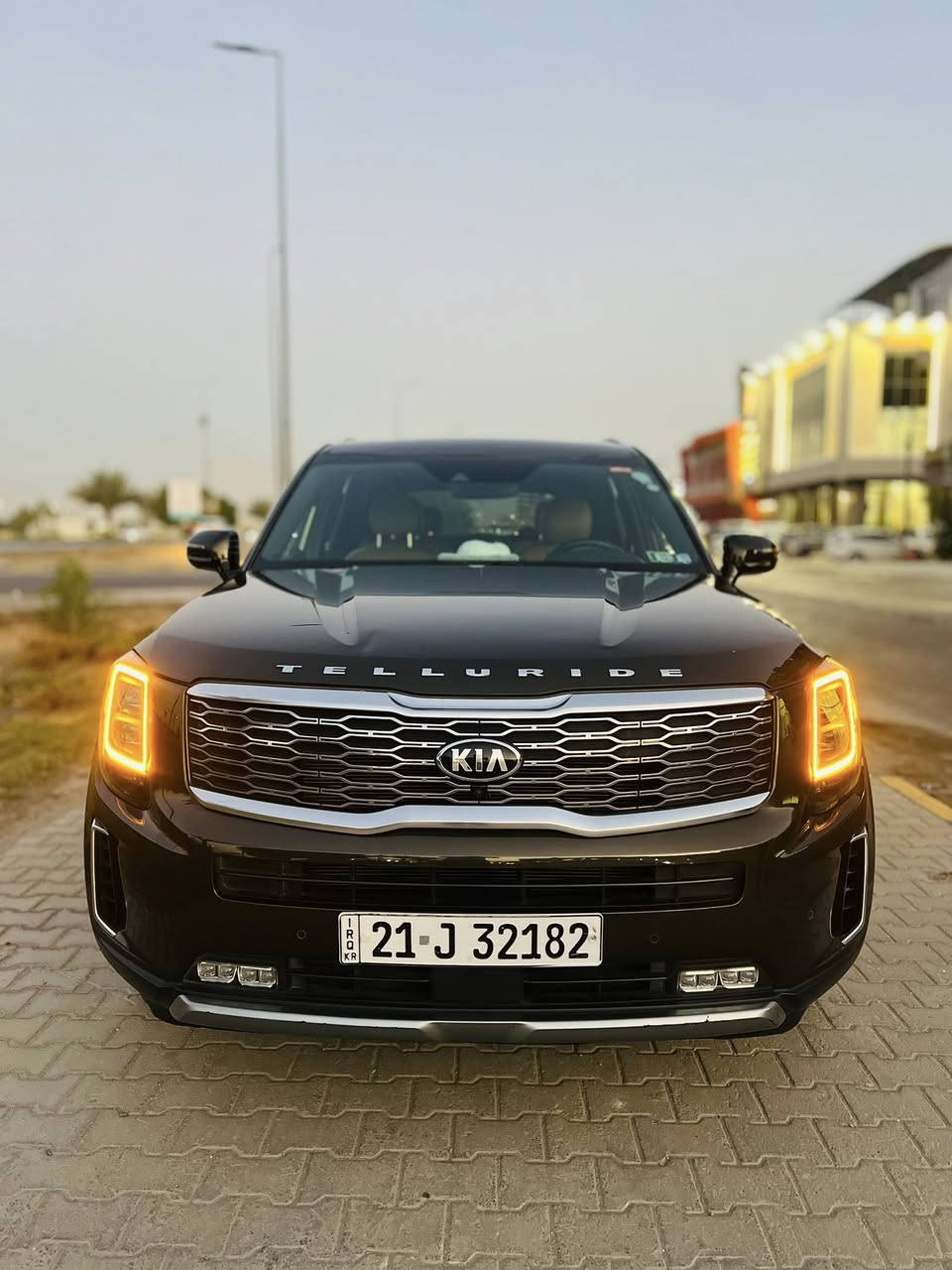 السلام عليكم
كيا تيلورايد موديل 2020
فئه SX
السياره فوول مواصفات
ماشيه 49 الف ميل 
فتحه سقف بانوراما ( دبل فتحه )
داخل عسلي 
تدفئه تبريد كشنات 
تدفئه مقود
كشنات vip
ذاكره كشن 
بردات ابواب خلفيه 
شحن وايرلس 
جنطه كهرباء
مرايا جانبيه شفط
رادار امامي وجانبي 
اشاره بالمرآة الجانبيه 
تحديد مسار 
وضعيات القياده عدد ( 5 ) 
الكراسي الاماميه كهرباء
اربع كامرات
حساسات امامي خلفي ( 8 حساسات )
لدات اناره داخليه متعدده الالوان اصل 
الحادث : خلفي ربع قبق جنطه + جاملغ خلفي ايمن 
الايرباكات : ايرباك برده
بالعراق صارت دحجه خفيفه بالباب خلف السايق موجوده صوره الدحجه 
مكان السياره نجف
رقم هاتف ***********
السعر 268 ورقه
